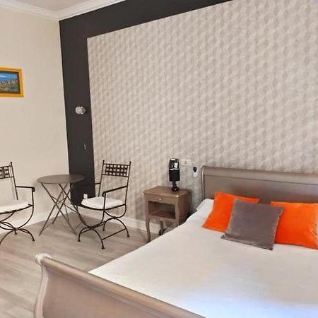 Hotel" La Tour De L'Horloge " Rivesaltes Bagian luar foto