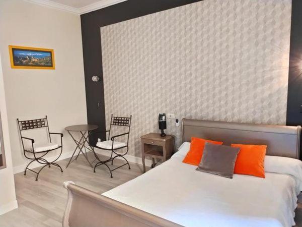 Hotel" La Tour De L'Horloge " Rivesaltes Bagian luar foto
