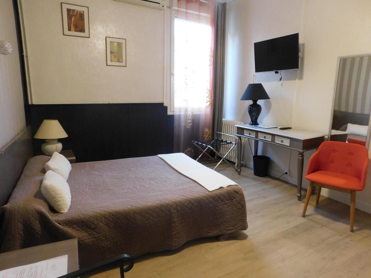 Hotel" La Tour De L'Horloge " Rivesaltes Bagian luar foto