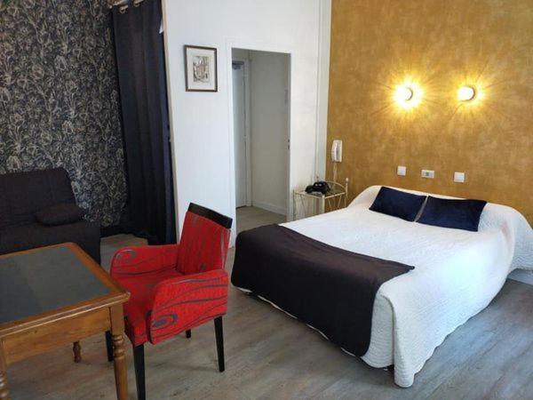 Hotel" La Tour De L'Horloge " Rivesaltes Bagian luar foto