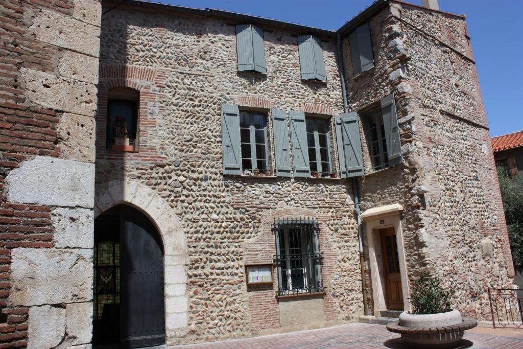 Hotel" La Tour De L'Horloge " Rivesaltes Bagian luar foto